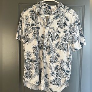 Men’s medium button up short sleeve